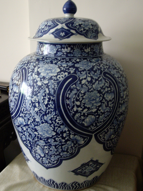 青花如意披肩花卉紋大將軍灌(一對)